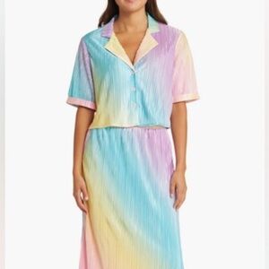 GUC Dressed in Lala La Vie en Rainbow Button Down Crop Top w/Pockets